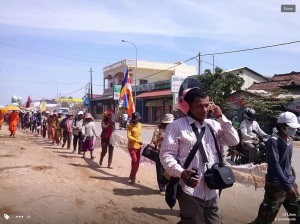 Villagers walking from Kompong Chhnang to protest against govt. economic concessions 